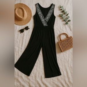 Forever 21 Black Embroidered Sleeveless Romper Size Small